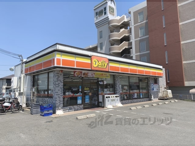 コンビニ　デイリーヤマザキ奈良尼ヶ辻店（コンビニ）まで130m