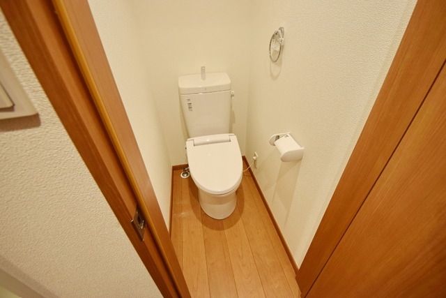 トイレ　★ウォームレット設置のトイレです★