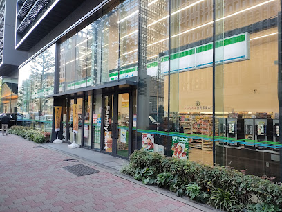 コンビニ　ファミリーマート 宝町店（コンビニ）まで62m