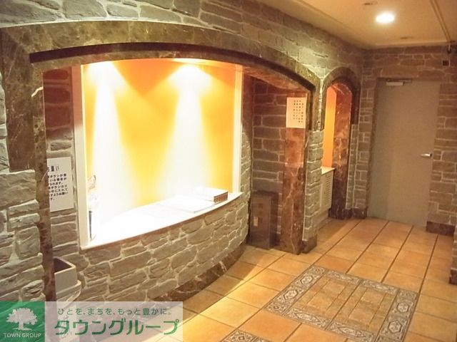 ロビー　暖炉調のロビー