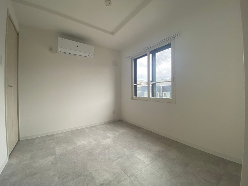 その他部屋・スペース　こちらのお部屋は光が差し込む、温かみのあるお部屋です。