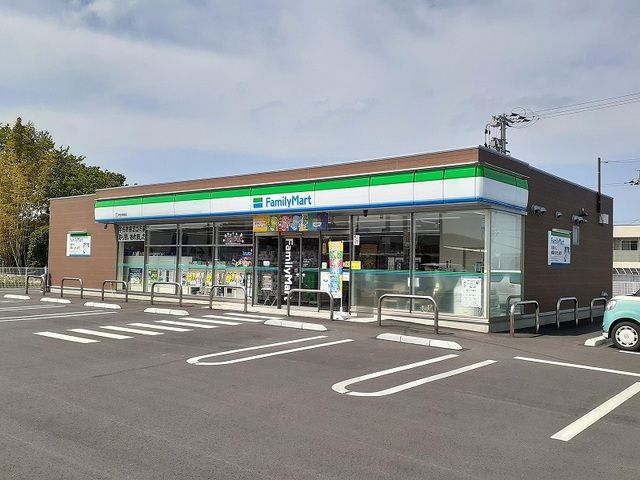 コンビニ　ファミリーマート 宇佐辛島店（コンビニ）まで220m