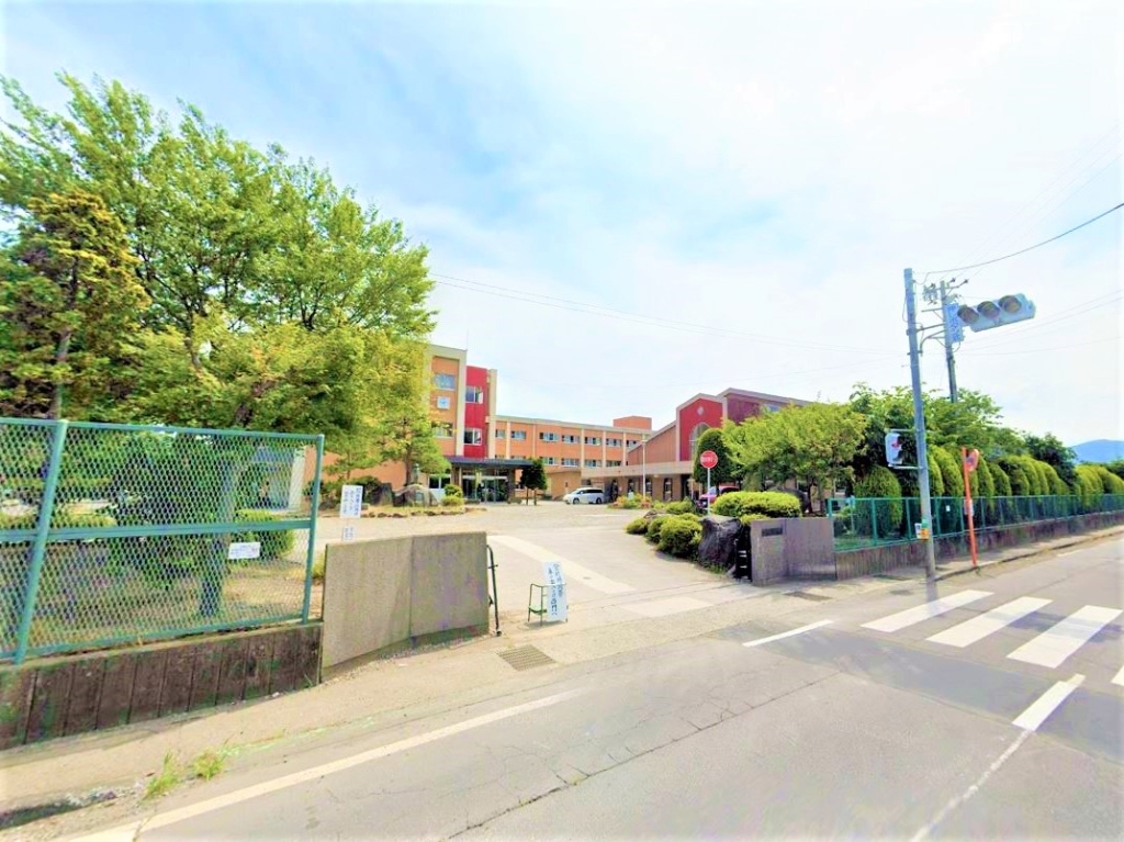 小学校　上田市立南小学校（小学校）まで845m