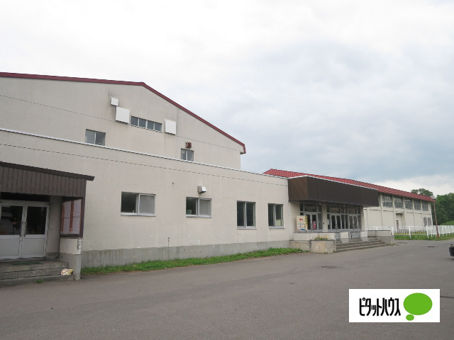 小学校　旭川市立北鎮小学校（小学校）まで805m