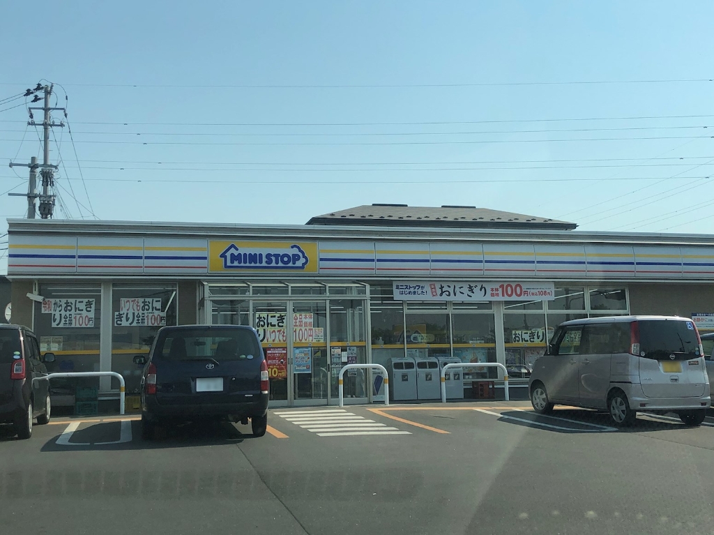 コンビニ　ミニストップ 八戸ニュータウン中央店（コンビニ）まで354m