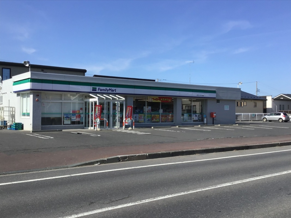 コンビニ　ファミリーマート 八戸ニュータウン西店（コンビニ）まで1109m