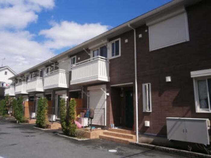 建物外観　閑静な住宅街にあるお部屋です。