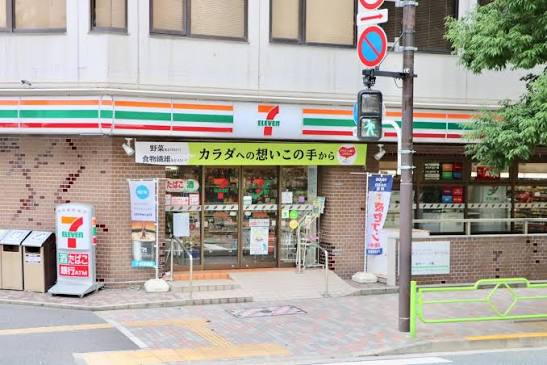 コンビニ　セブンイレブン中央区明石町店（コンビニ）まで105m