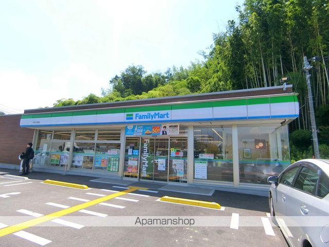 コンビニ　ファミリーマート京田辺公園店（コンビニ）まで1026m