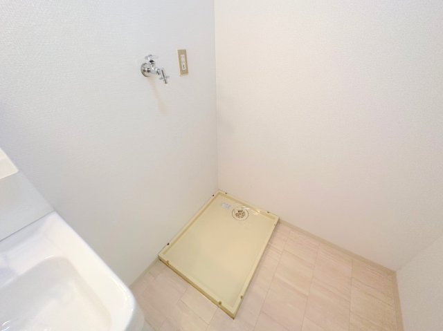 その他設備　室内に洗濯機置場があれば雨の日でも濡れる心配がございませんね
