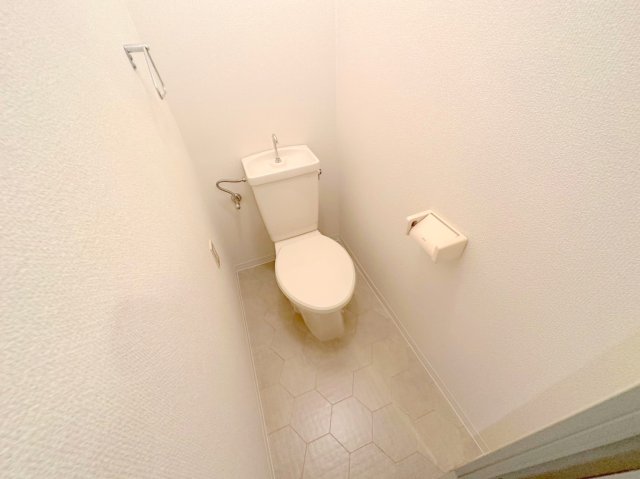 トイレ　清潔感のあるトイレは、誰もがリラックスできる空間です。