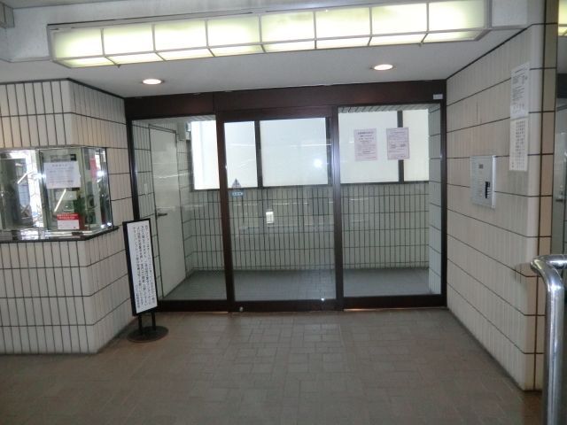 エントランス　管理人室あり