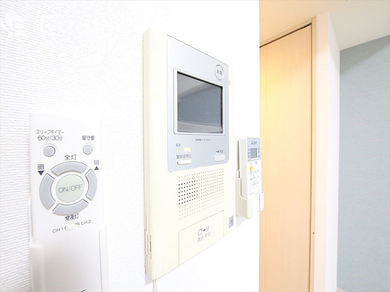 セキュリティ　モニター付きインターホン