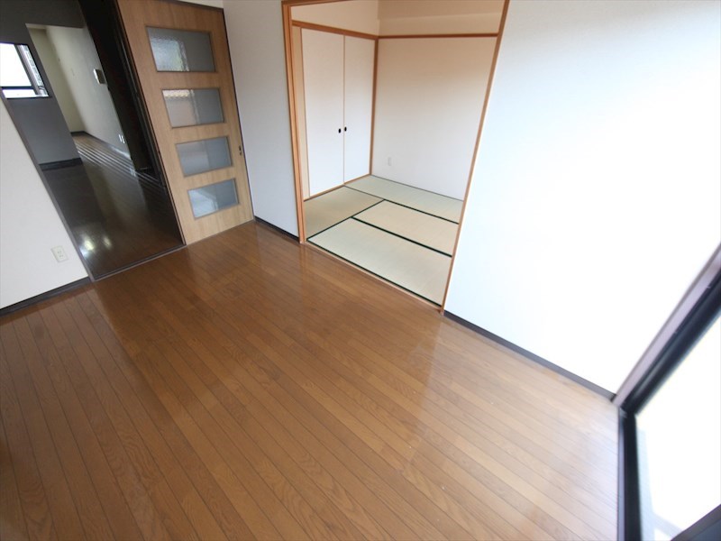 その他部屋・スペース　洋室6帖　和室6帖と繋げても仕切っても使えます