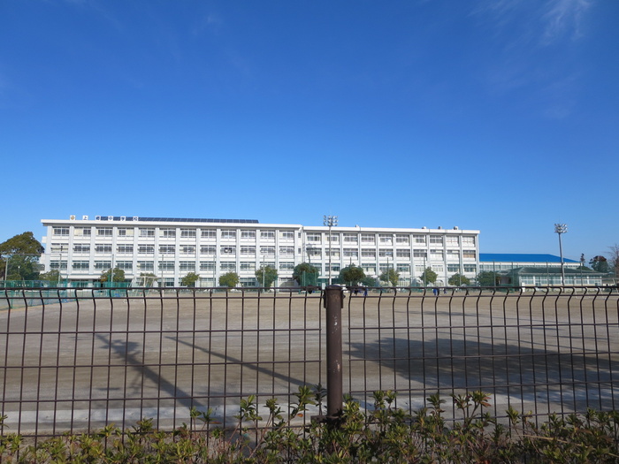 中学校　上郷中学校（中学校）まで1300m