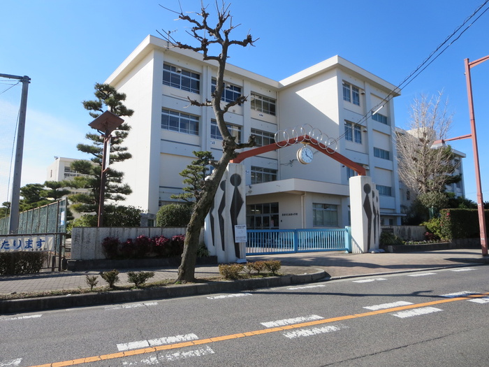 小学校　高嶺小学校（小学校）まで1600m