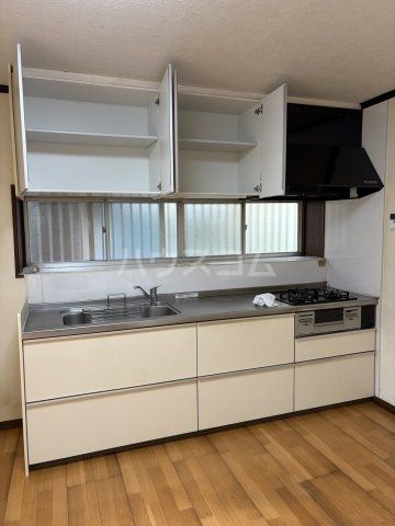 北総線 松飛台駅 徒歩15分 2階建 築53年のキッチン写真