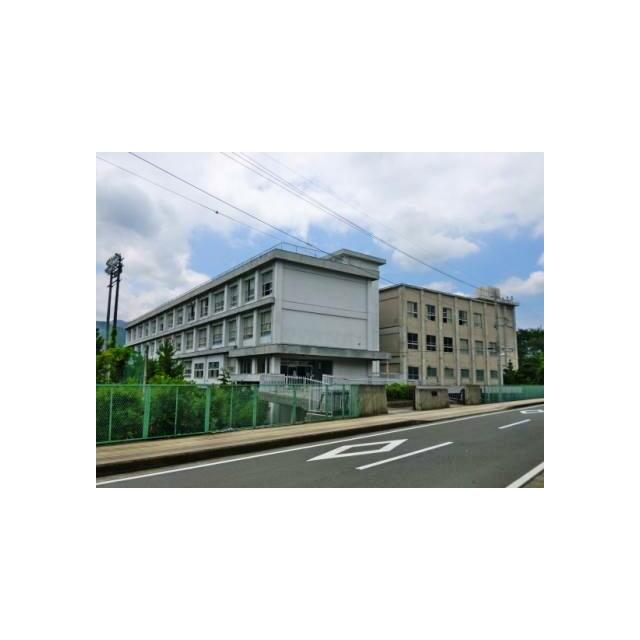 中学校　市立南足柄中学校　画像（中学校）まで200m