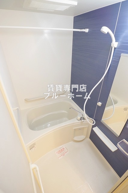 バス・シャワールーム　お風呂は浴室乾燥機付き！