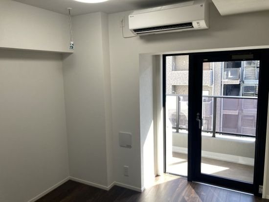 居室・リビング　※床・建具の色が異なる場合がございます