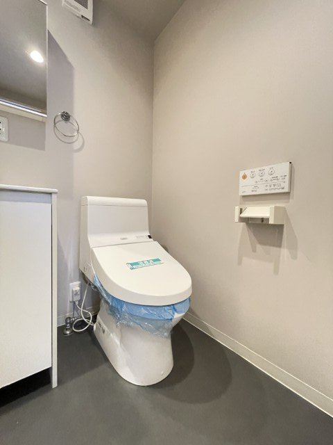 トイレ　※写真は別号室のものですので現状優先とさせていただきます