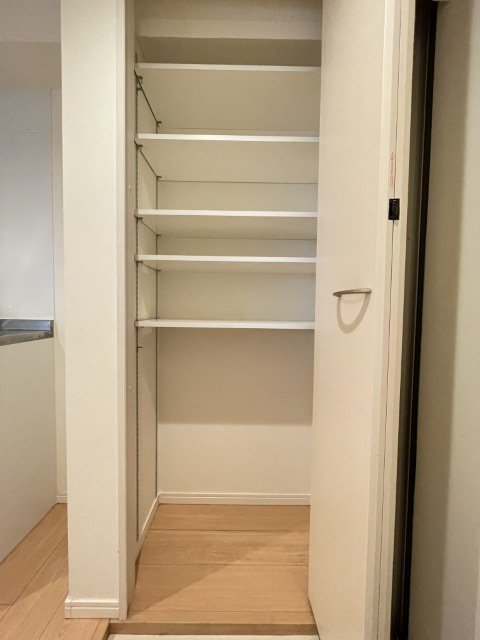 玄関　※写真は別号室のものですので現状優先とさせていただきます
