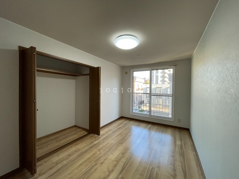 その他部屋・スペース　日当たりの良い明るいお部屋です。