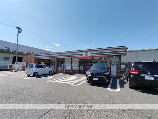 コンビニ　セブンイレブン八幡本城１丁目店（コンビニ）まで370m
