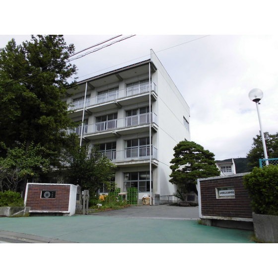 中学校　長野市立北部中学校（中学校）まで948m