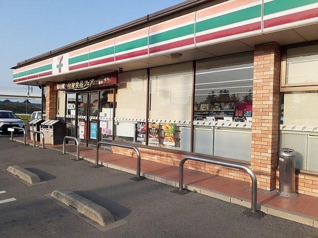 コンビニ　セブンイレブン中央高校前（コンビニ）まで1500m