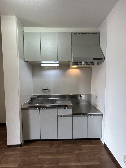 キッチン　※写真は１０５号室です