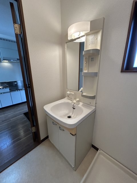 洗面設備　※写真は１０５号室です