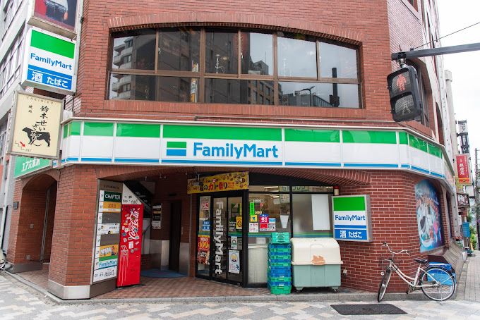 コンビニ　ファミリーマート 六本木東店（コンビニ）まで126m