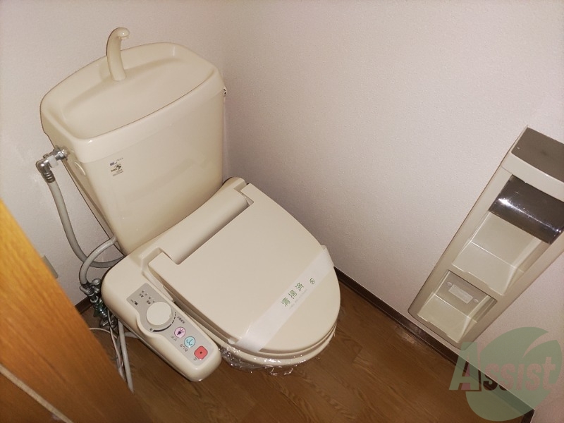 トイレ　トイレは温水洗浄便座となっており、快適にお使いいただけます。