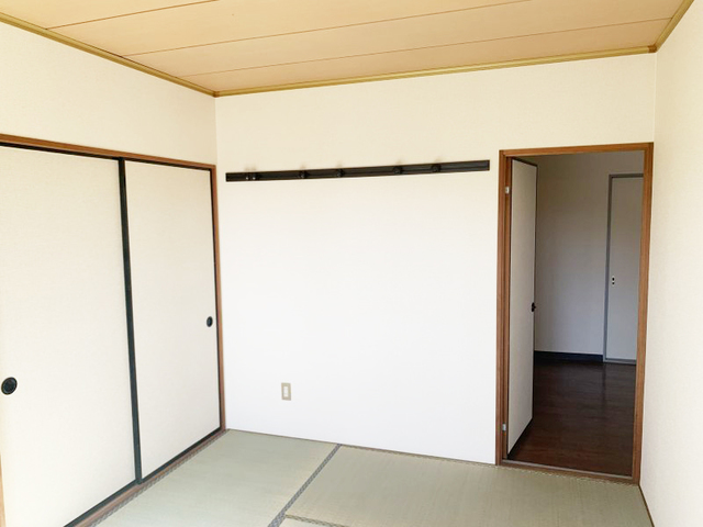 収納　※補修前の参考画像の為、設備等は現況優先。
