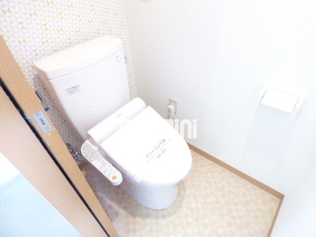 トイレ　温水洗浄便座付きのトイレ