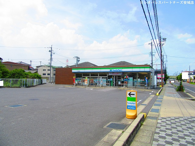 コンビニ　ファミリーマート刈谷泉田町店（コンビニ）まで421m