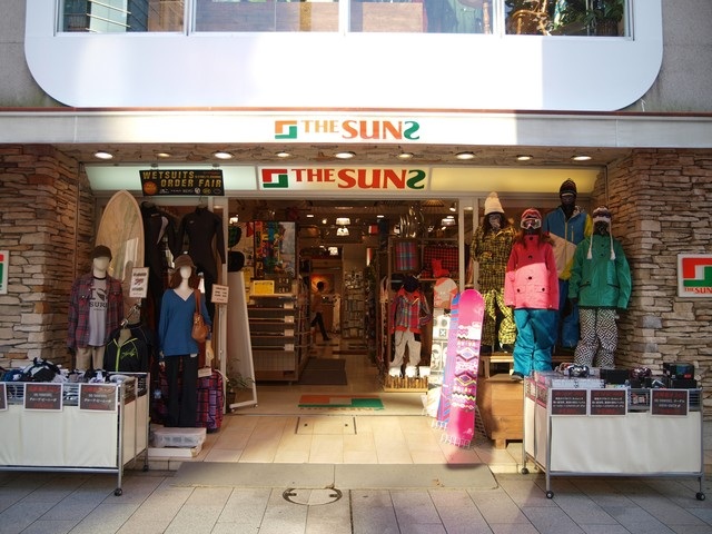 ショッピングセンター　THE　SUNS神田小川町店（ショッピングセンター）まで349m