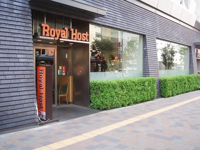 飲食店　ロイヤルホスト東新宿駅前店（飲食店）まで349m