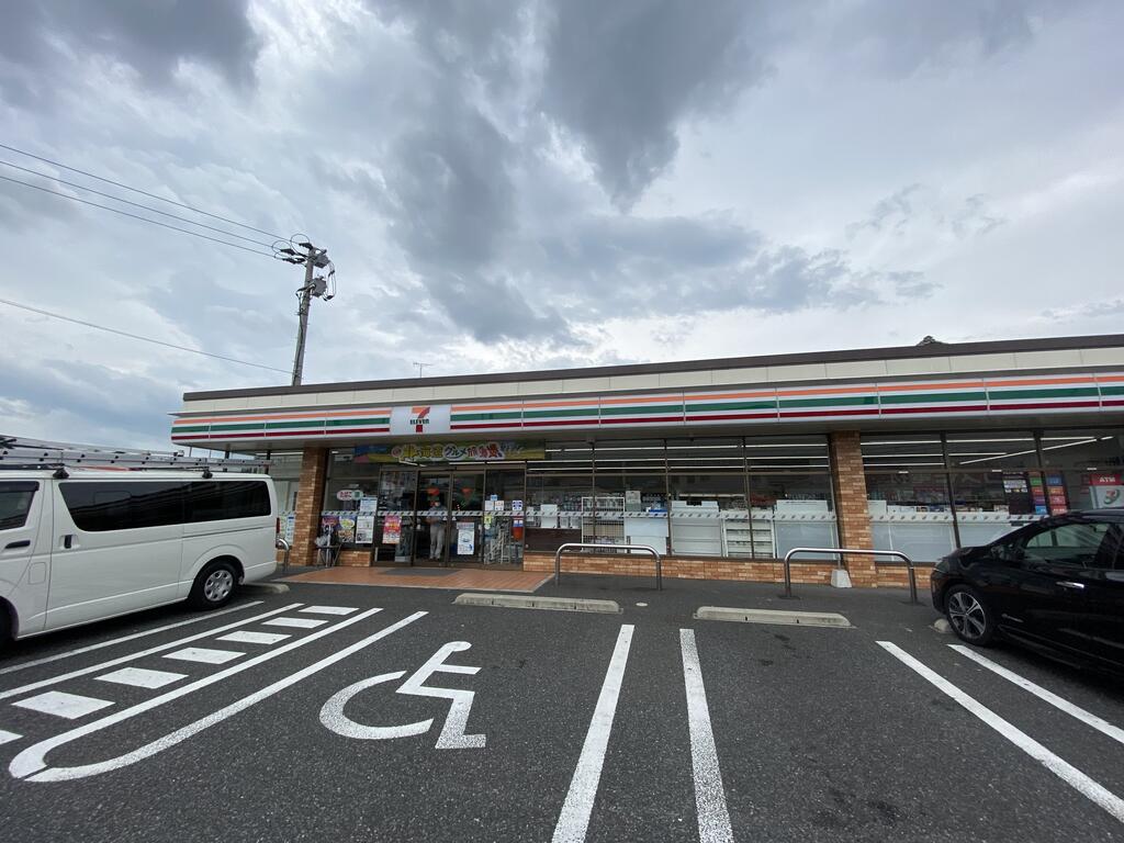 コンビニ　セブンイレブン小倉横代店（コンビニ）まで246m
