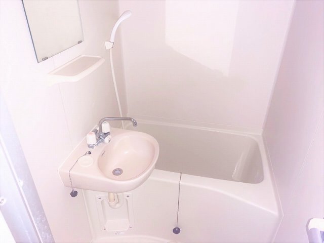 バス・シャワールーム　「同タイプの部屋の写真です」「現況優先」