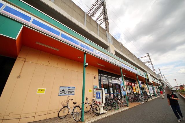 コンビニ　ローソンフタバ図書GIGA与野本町店（コンビニ）まで1070m