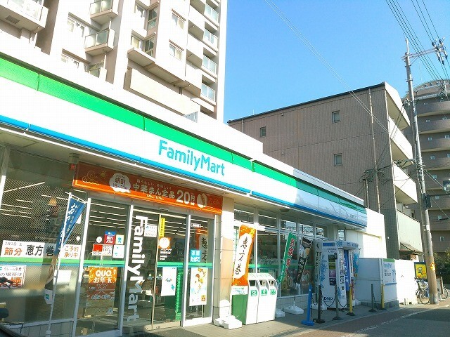 コンビニ　ファミリーマート加島駅東口店（コンビニ）まで130m