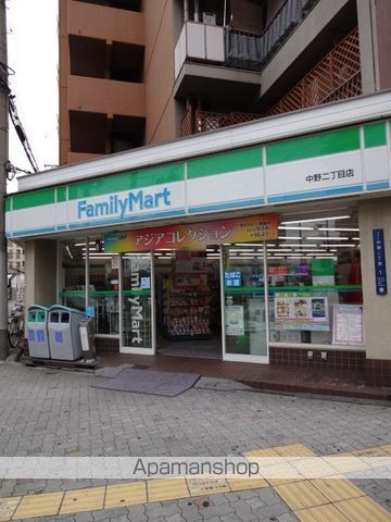 コンビニ　ファミリーマート（コンビニ）まで666m