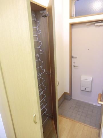 玄関　トールタイプのシューズＢＯＸ完備