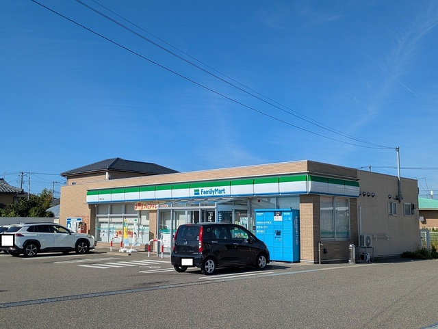 コンビニ　ファミリーマート立仏店（コンビニ）まで978m