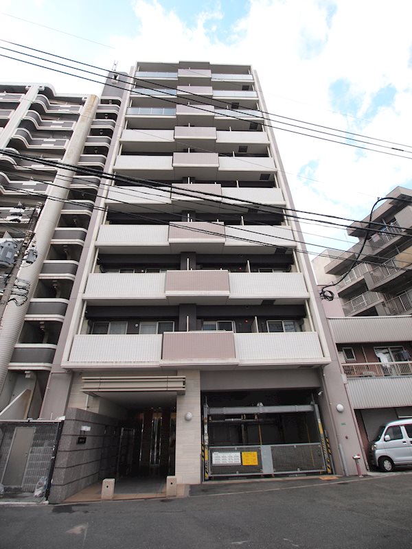 建物外観　西小倉駅から徒歩約2分の好立地。