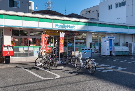 コンビニ　ファミリーマート 町田中町二丁目店（コンビニ）まで130m