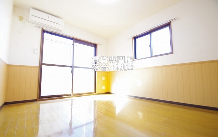居室・リビング　落ち着いた色調のお部屋♪