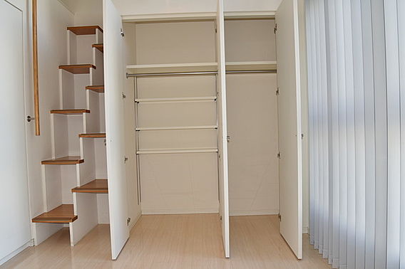 収納　写真は同タイプ住居です。